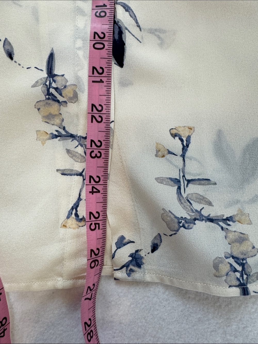 Vince 100% Silk Floral Button Front Blouse Shirt Classic Feminine Size L - Picture 9 of 11